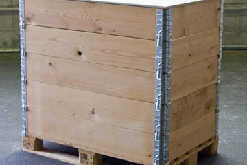 EURO-Palette mit mehreren Holzaufsatzrahmen und Deckel