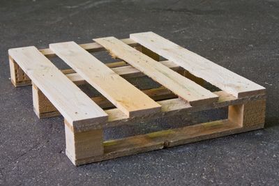 Einwegpalette mit 4 Deckbrettern